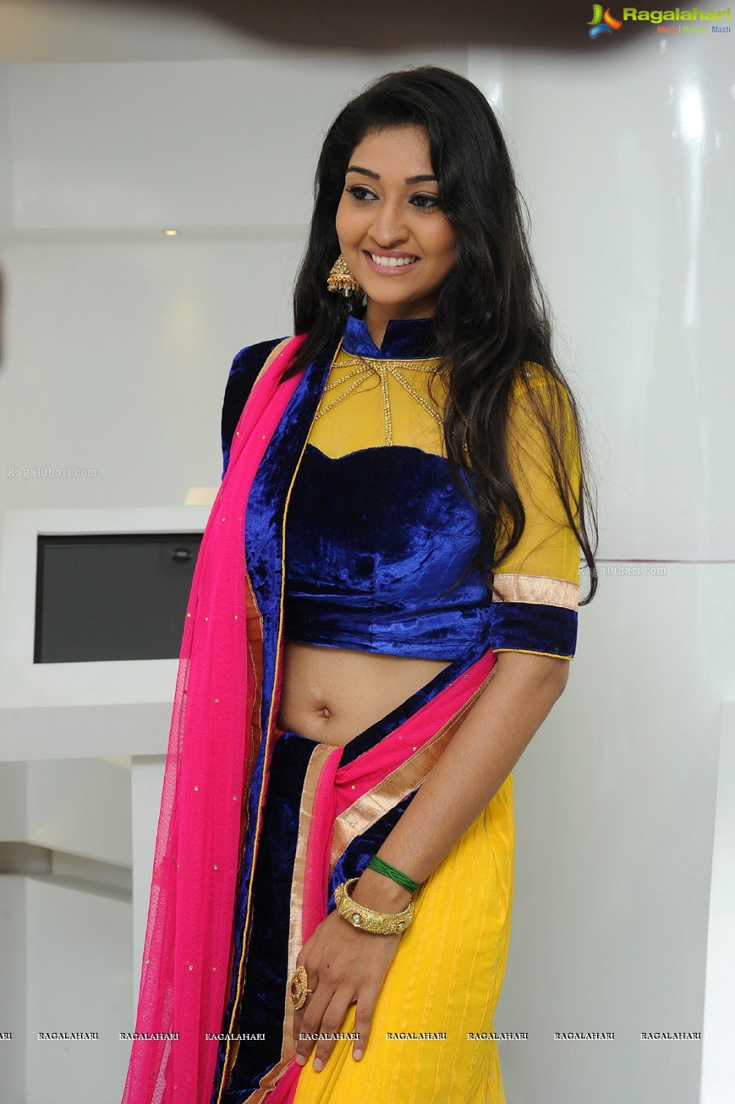 tamil serial actress mahalakshmi navel images